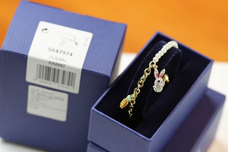 Swarovski Bracelet 03yxh37